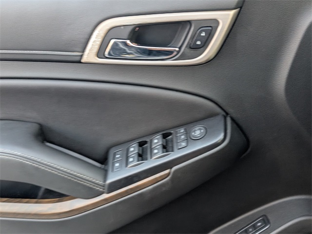 Vehicle image 17 of 24