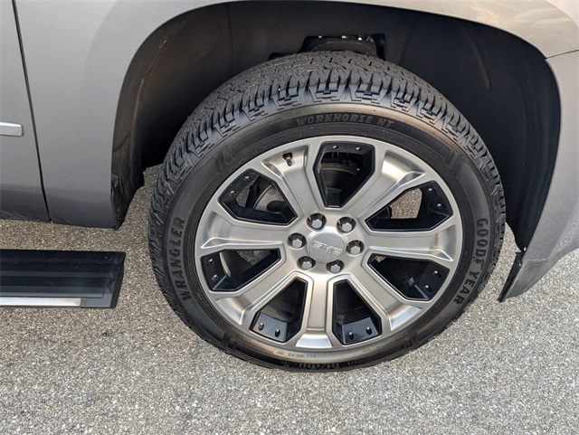 Vehicle image 8 of 24