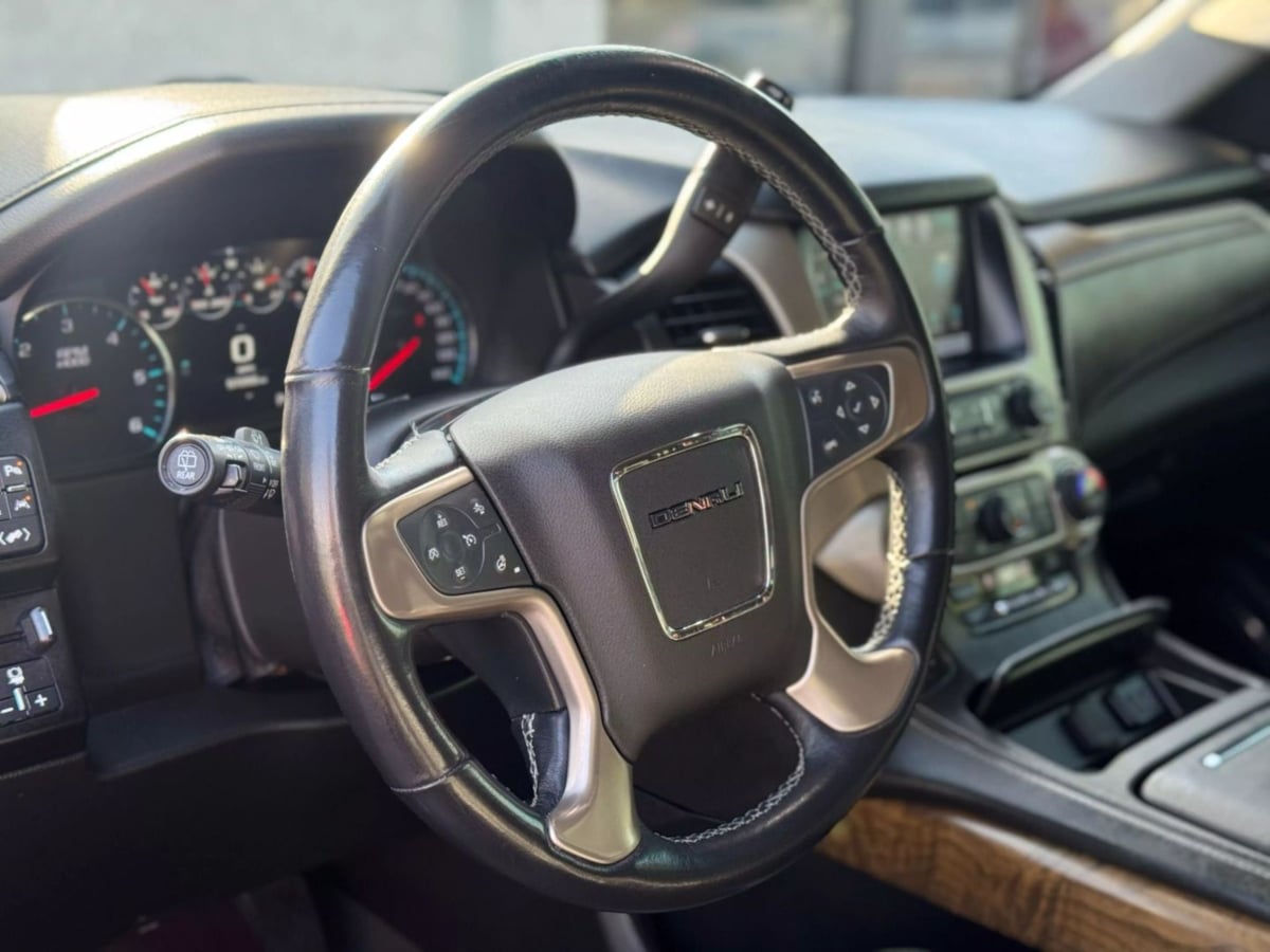 Vehicle image 21 of 36