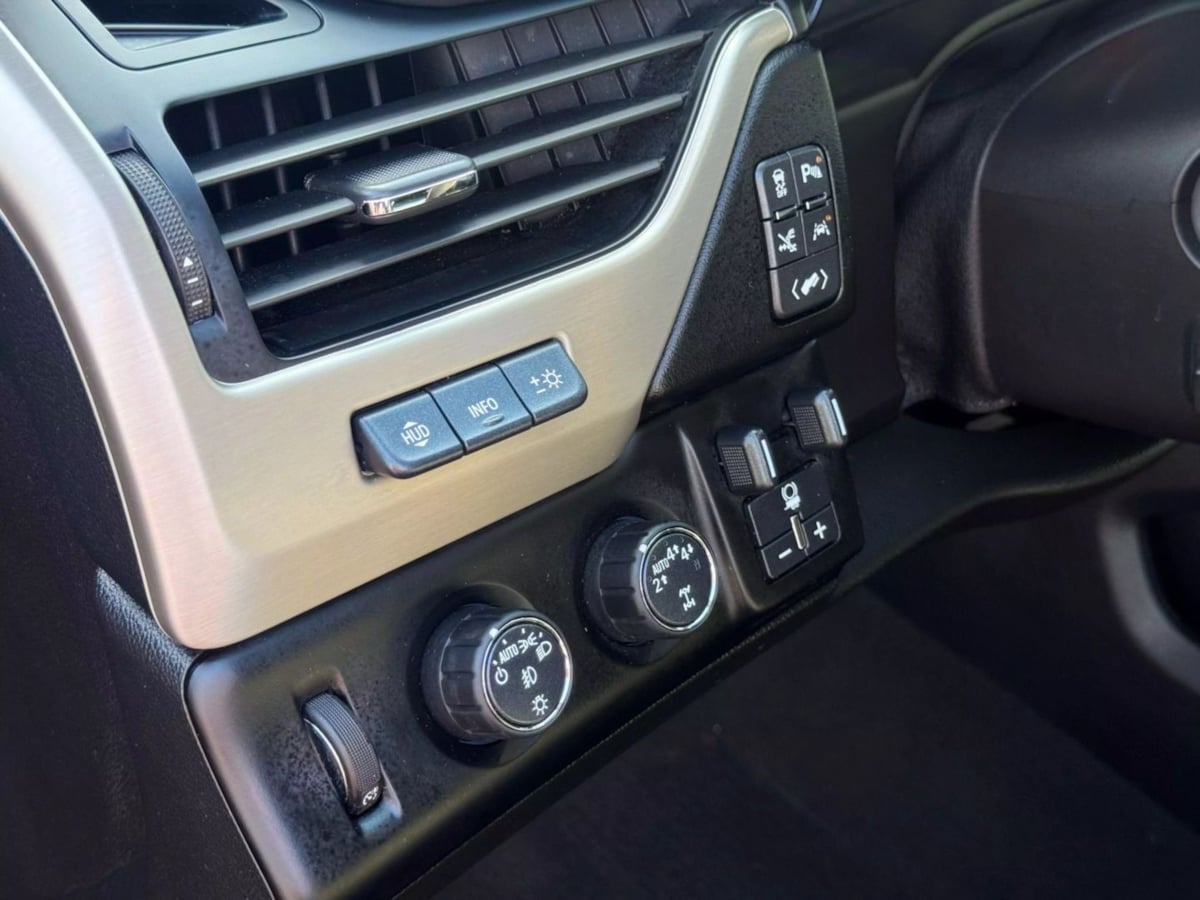 Vehicle image 29 of 36