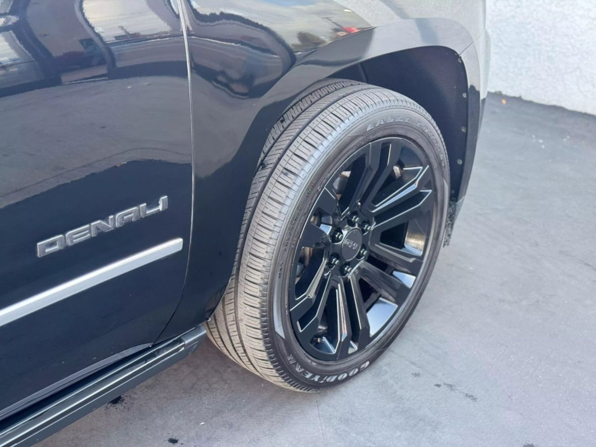 Vehicle image 12 of 36