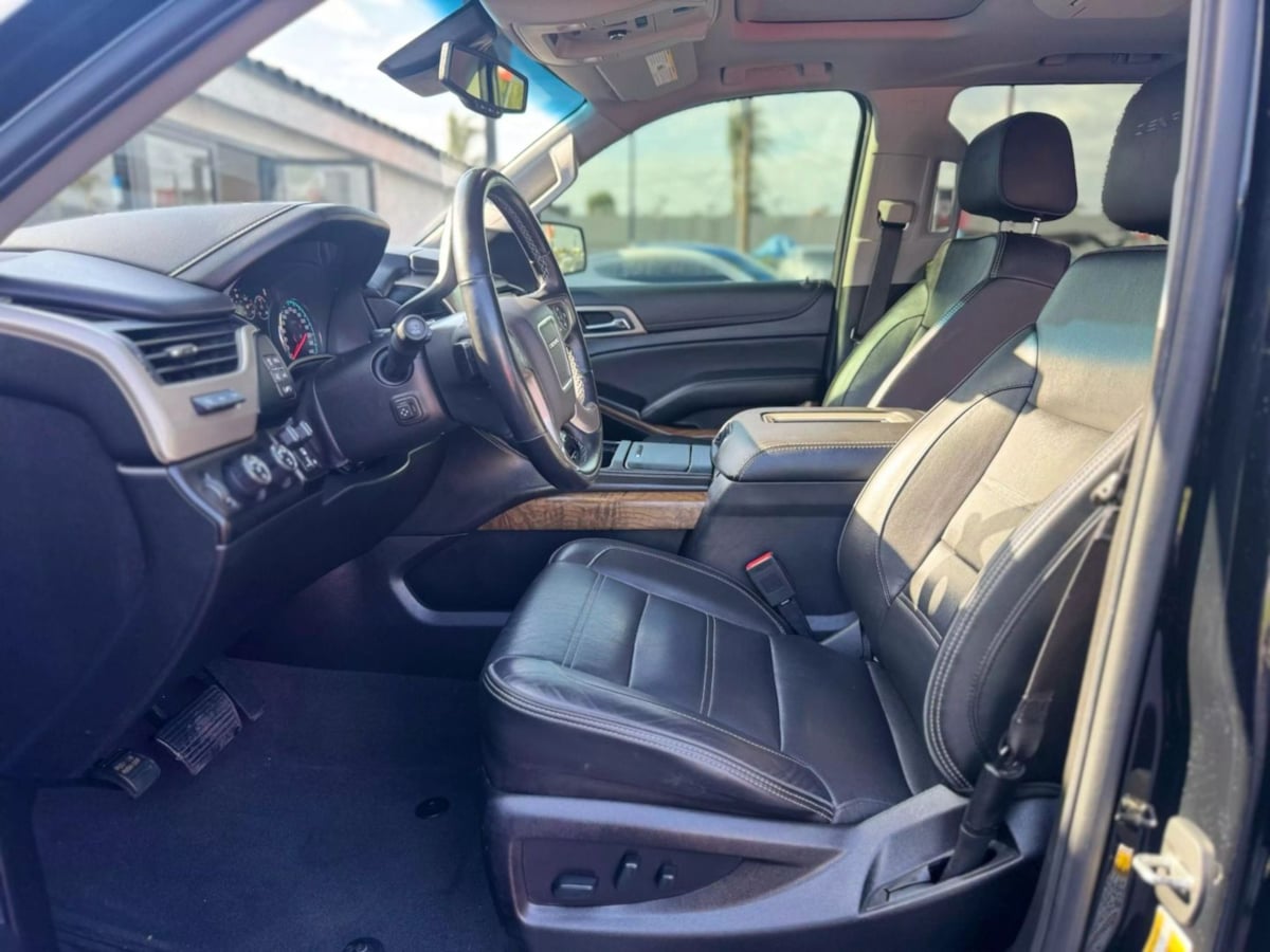 Vehicle image 17 of 36
