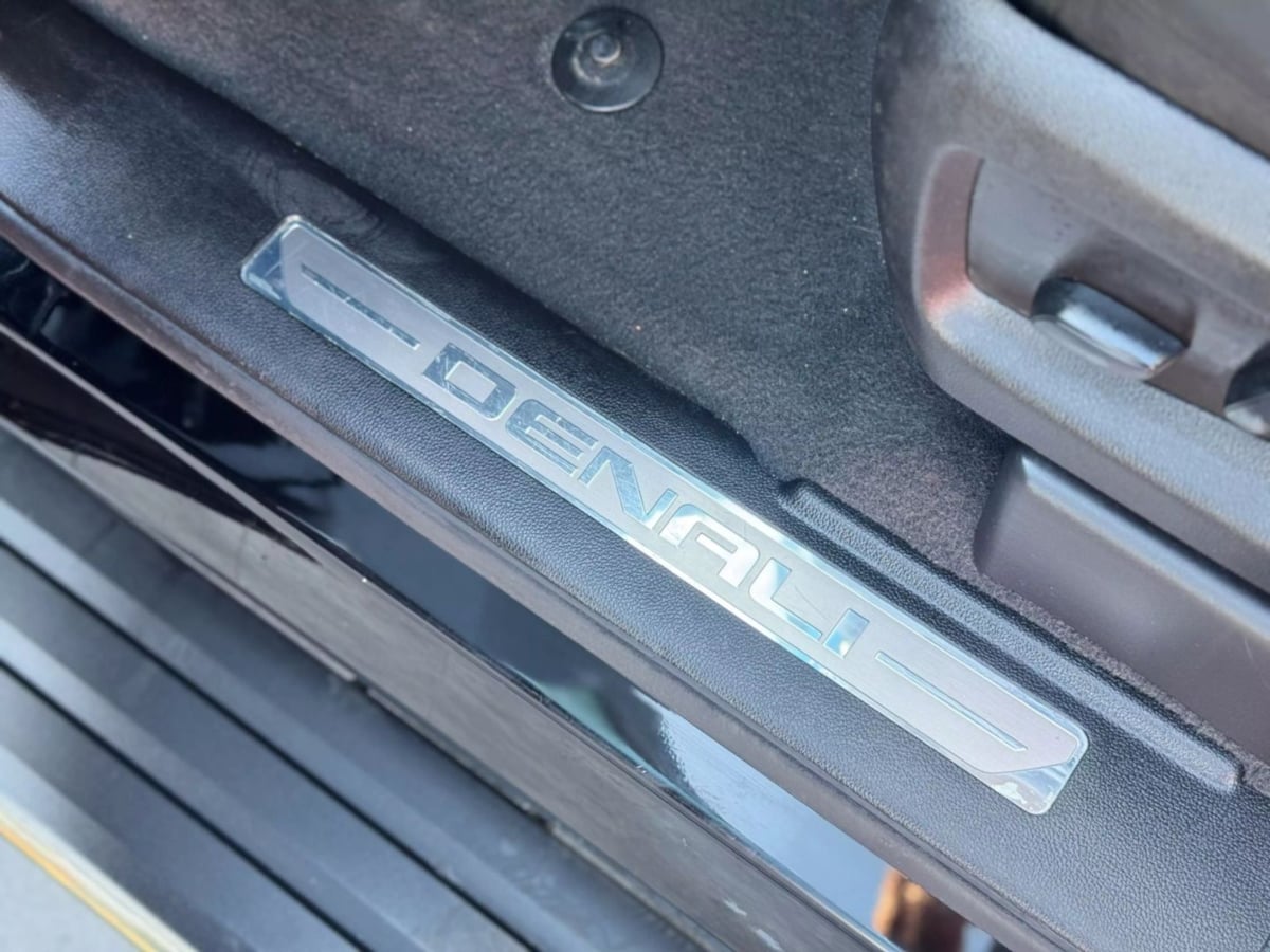 Vehicle image 33 of 36