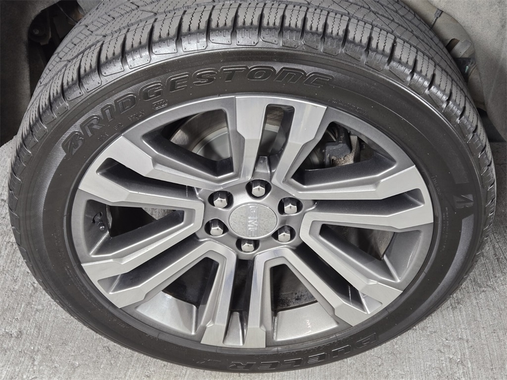 Vehicle image 10 of 33