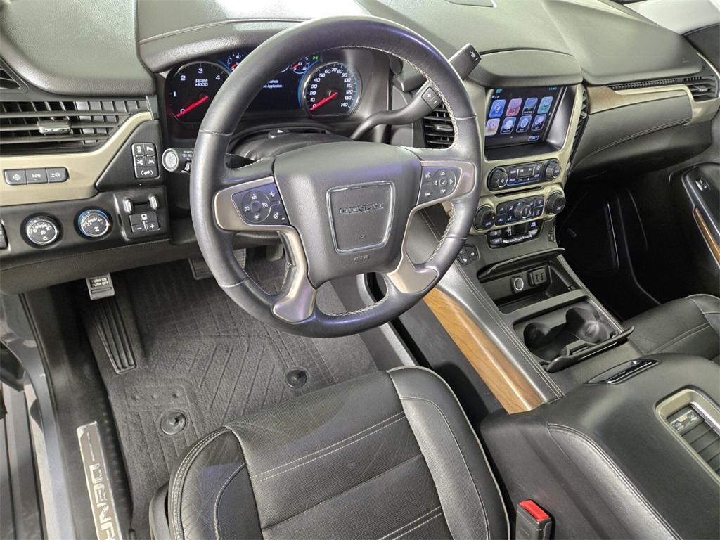Vehicle image 18 of 33