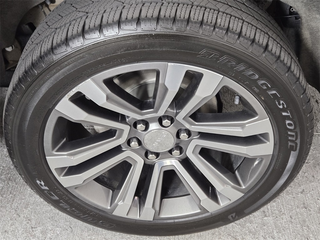 Vehicle image 12 of 33