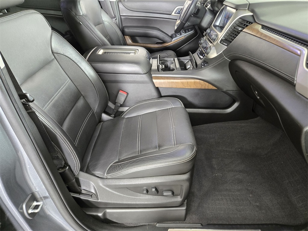 Vehicle image 17 of 33
