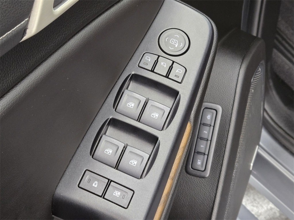 Vehicle image 26 of 33