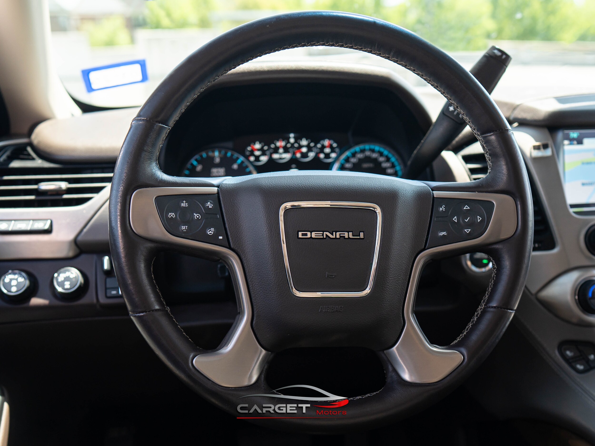 Vehicle image 17 of 47