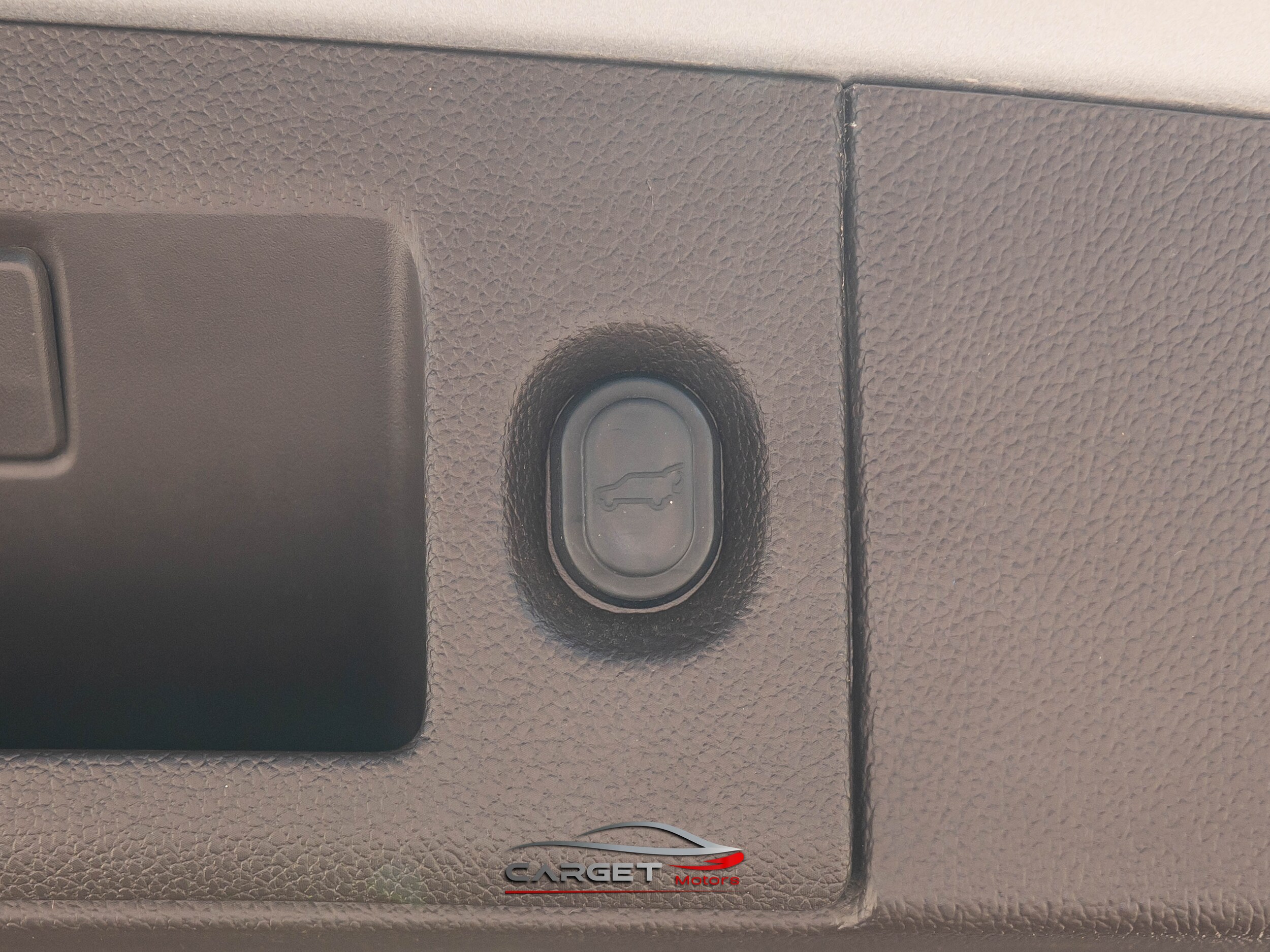 Vehicle image 42 of 47