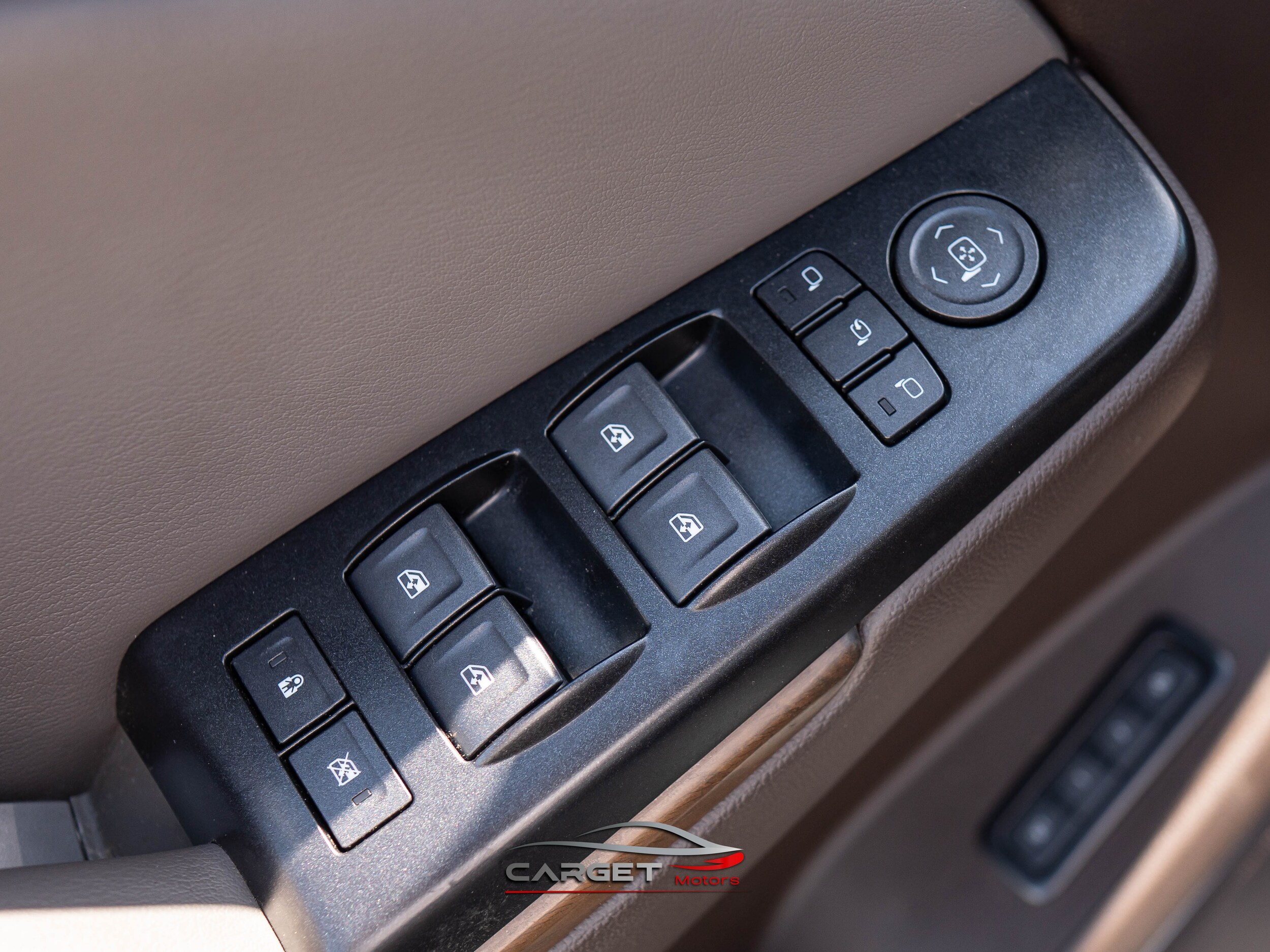 Vehicle image 34 of 47