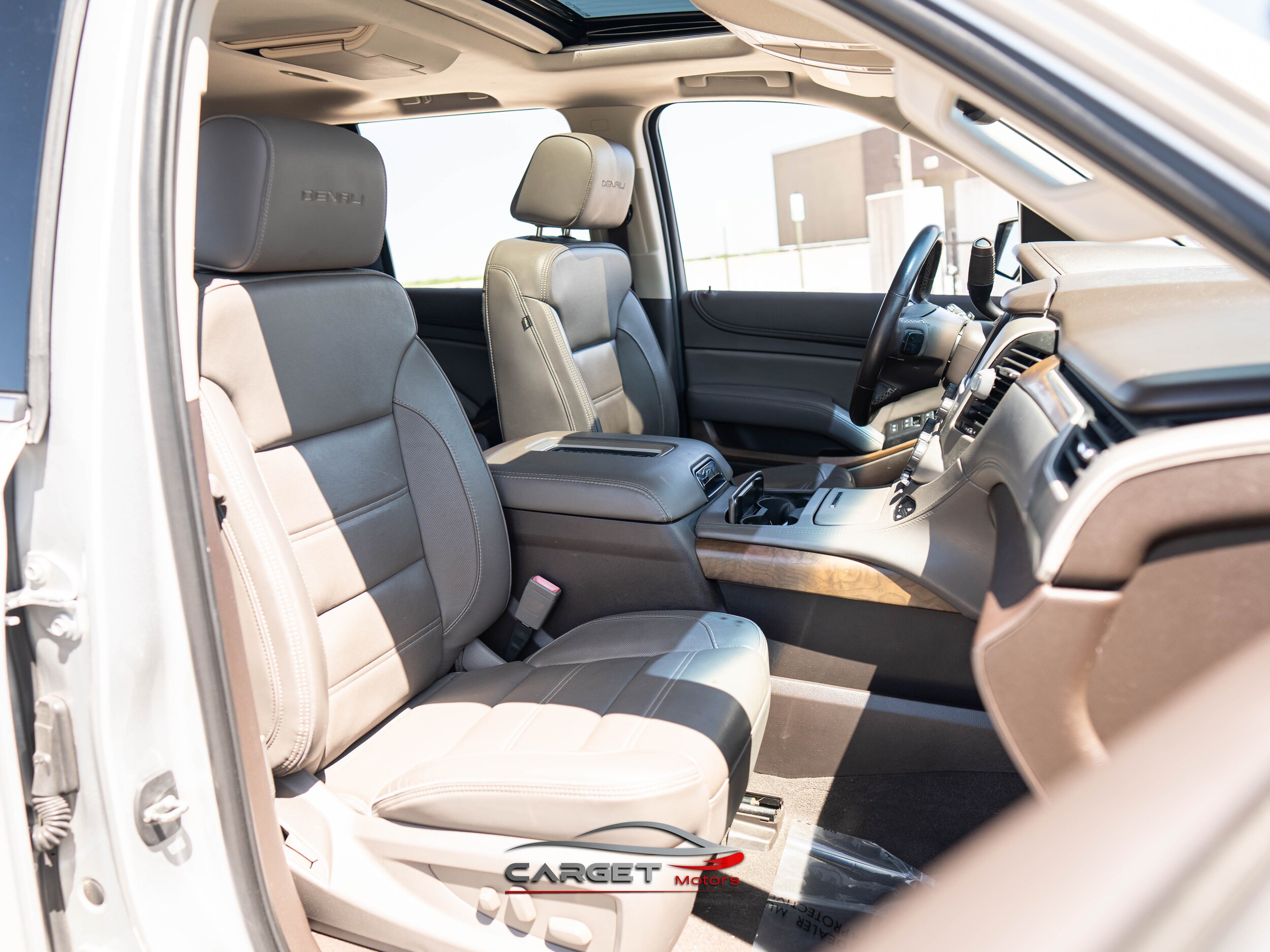 Vehicle image 10 of 47
