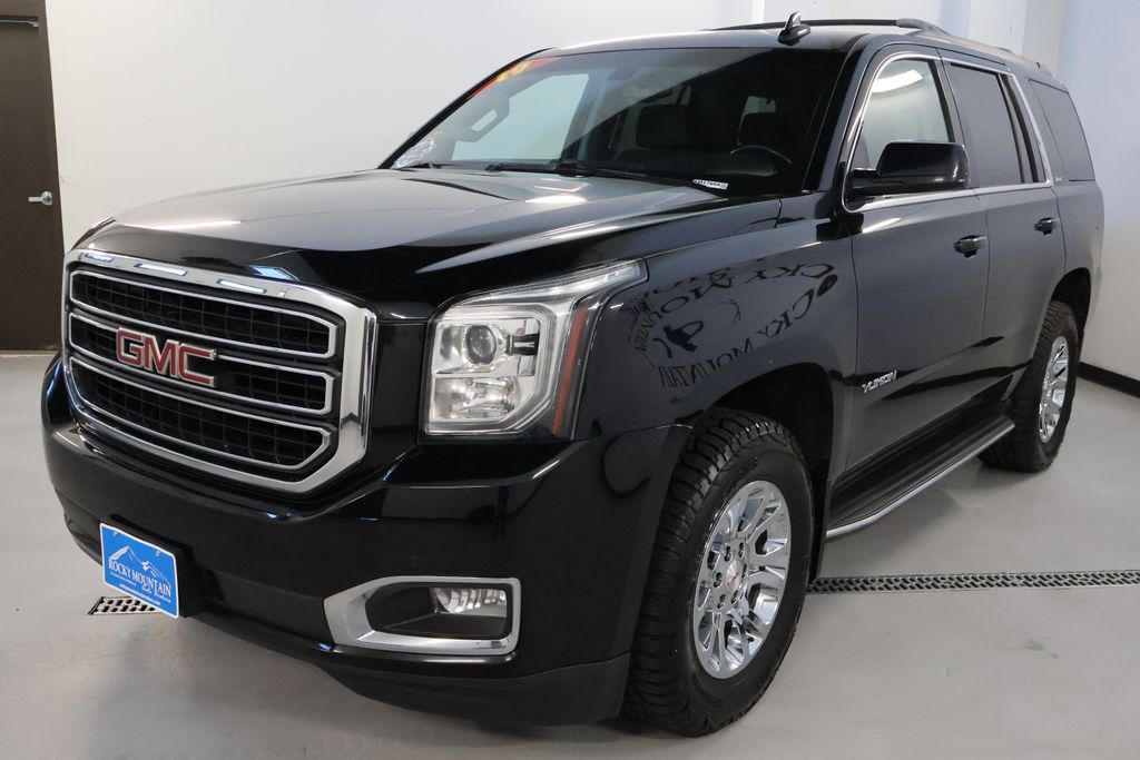 2019 GMC Yukon SLE Image 2 of 33