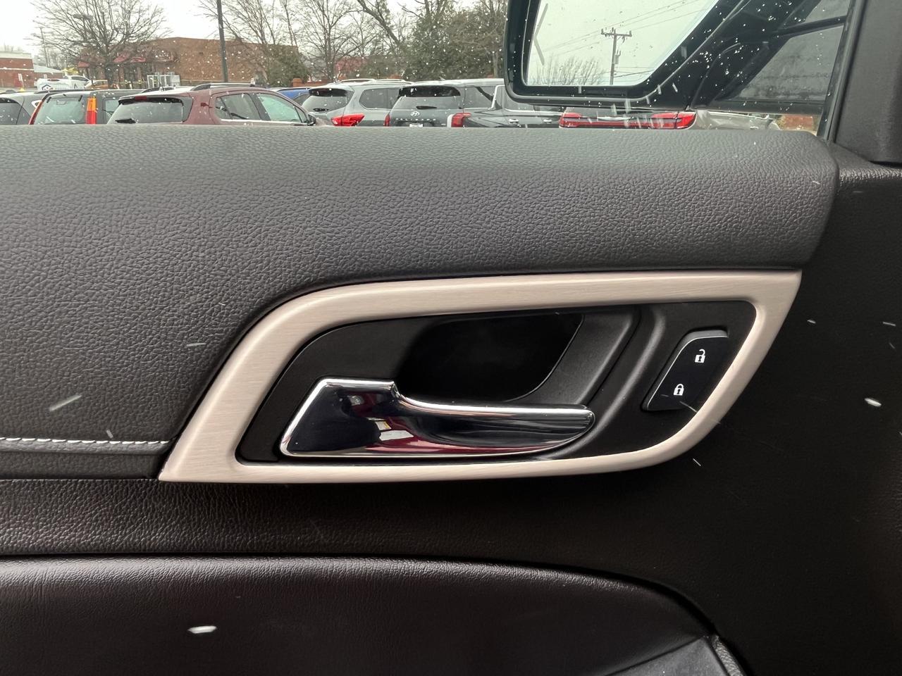 Vehicle image 17 of 64