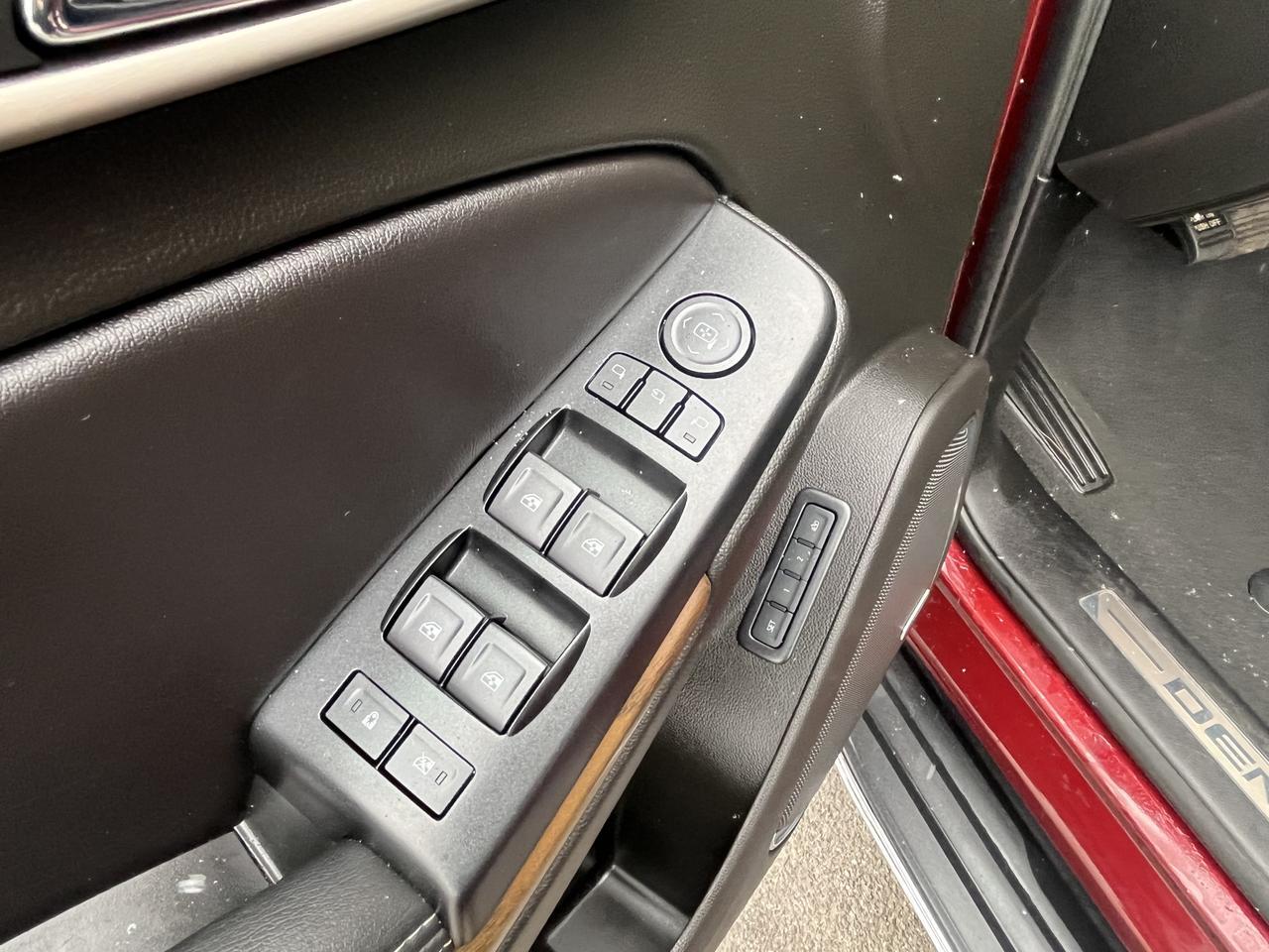 Vehicle image 18 of 64