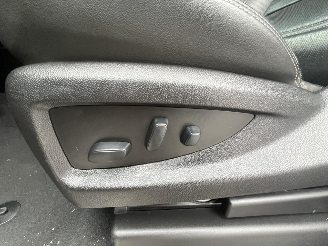 Vehicle image 23 of 64