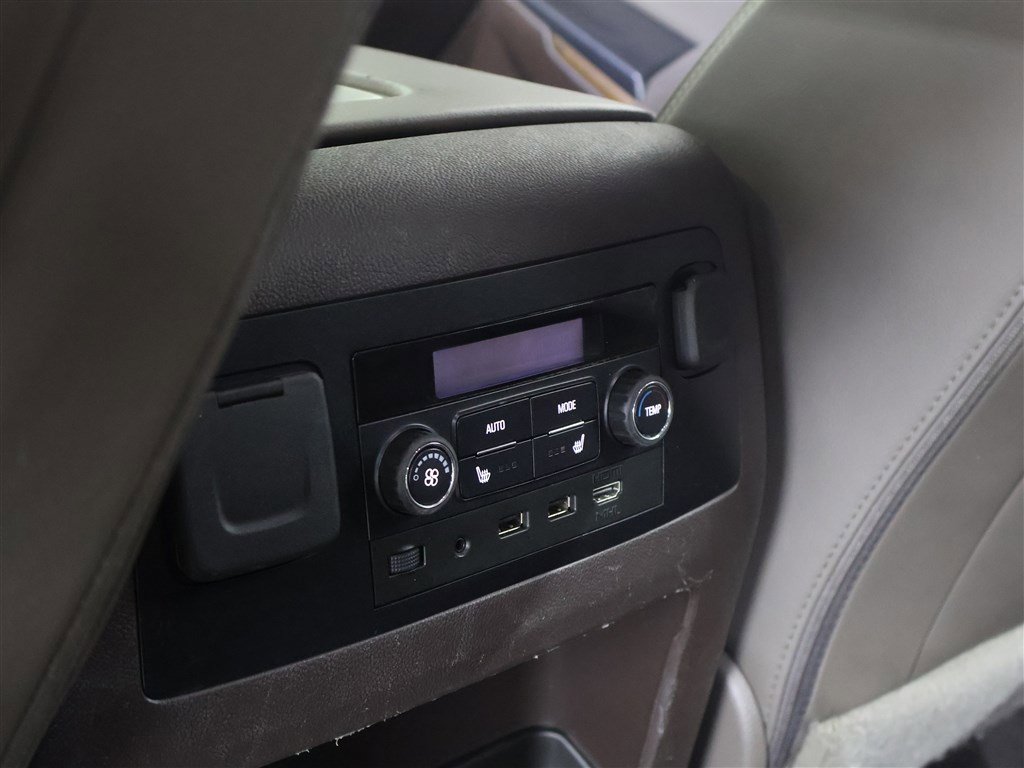 Vehicle image 15 of 30