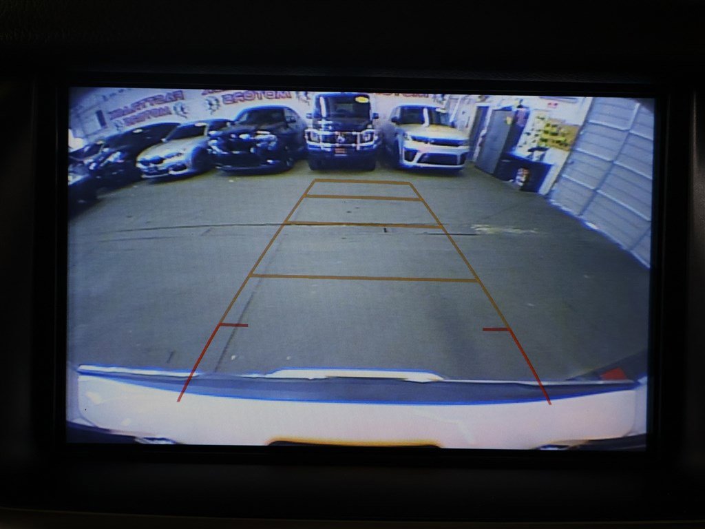 Vehicle image 18 of 30