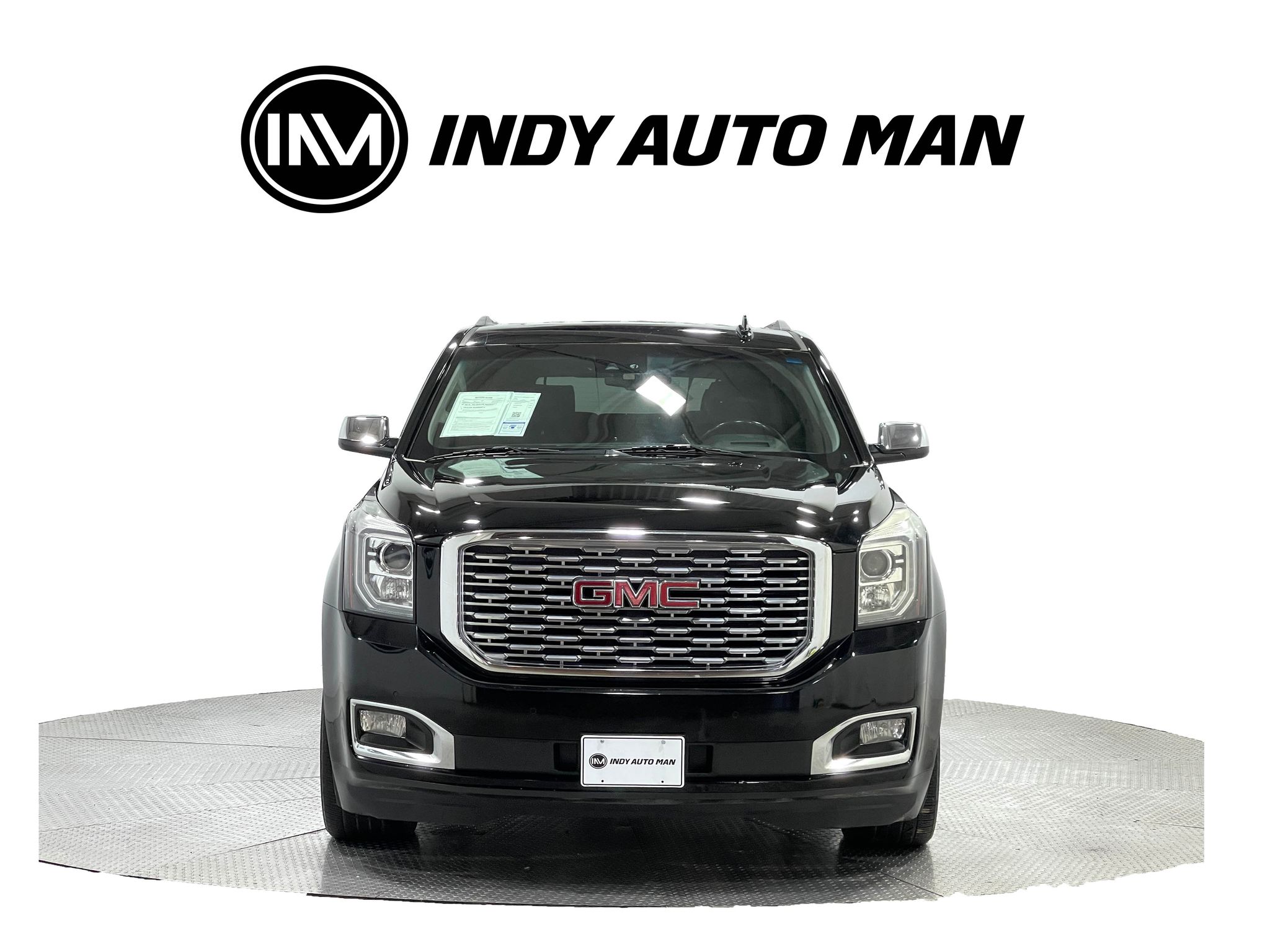 2019 GMC Yukon XL Denali Image 2 of 43
