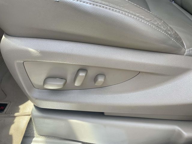 Vehicle image 23 of 37