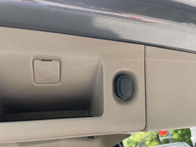 Vehicle image 11 of 37