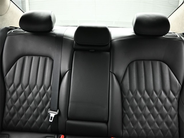 2019 Genesis G70 3.3T Advanced Image 19 of 40