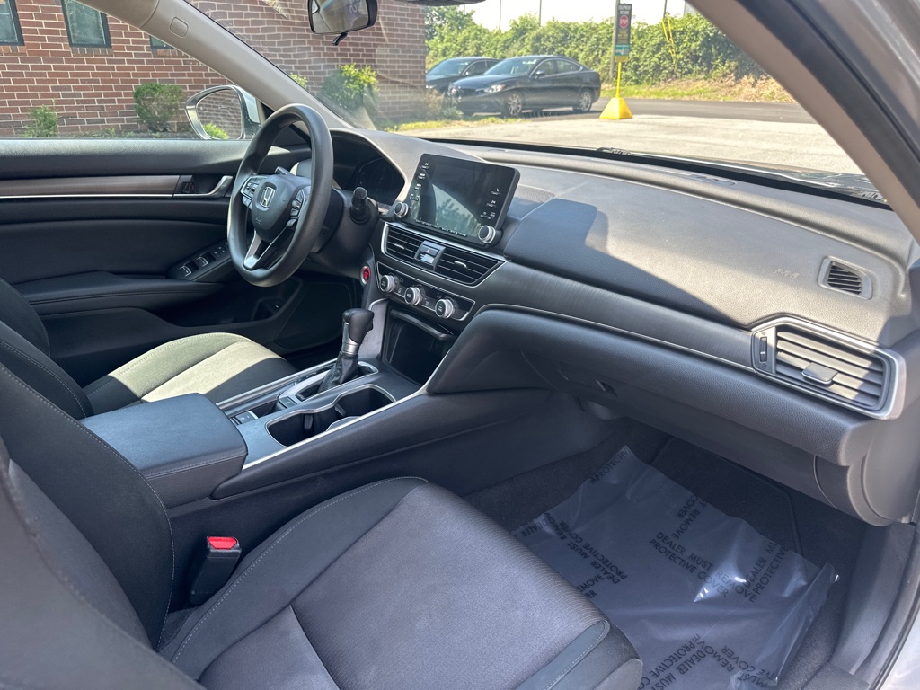 Vehicle image 27 of 50