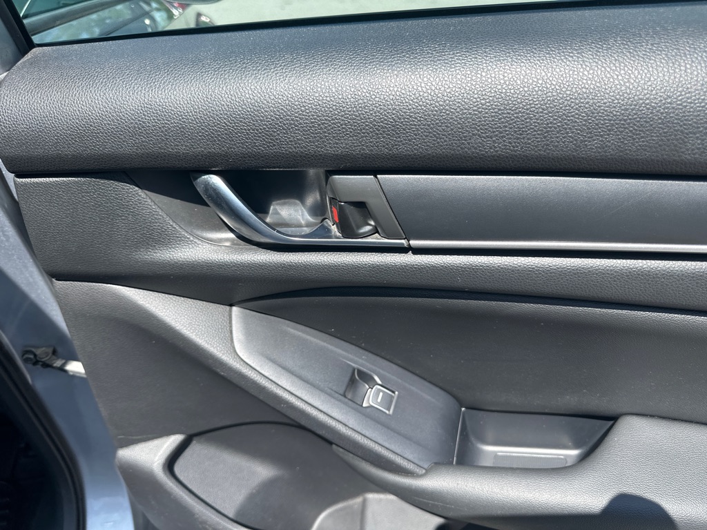 Vehicle image 37 of 50
