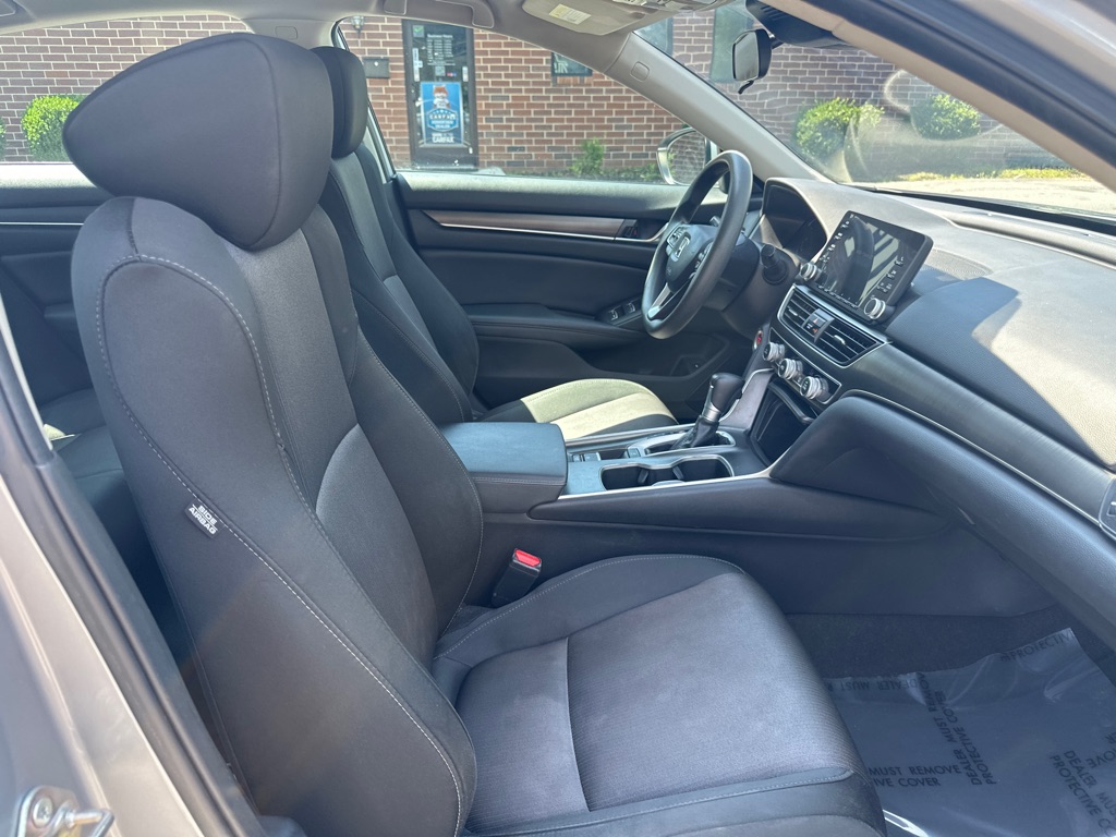 Vehicle image 18 of 50