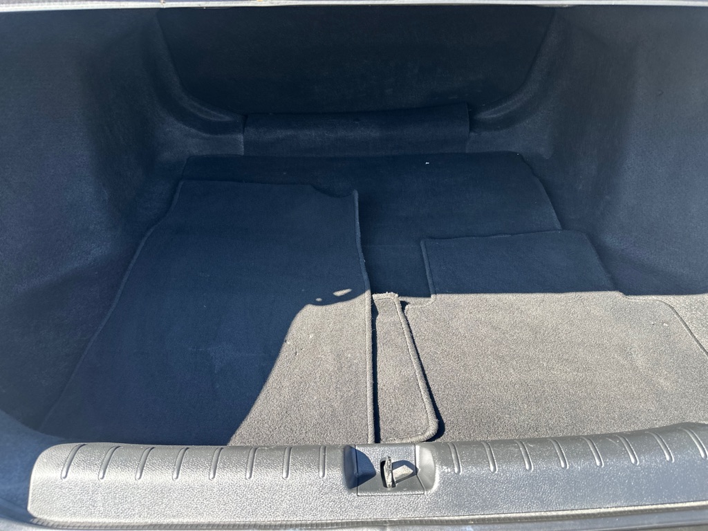 Vehicle image 33 of 37