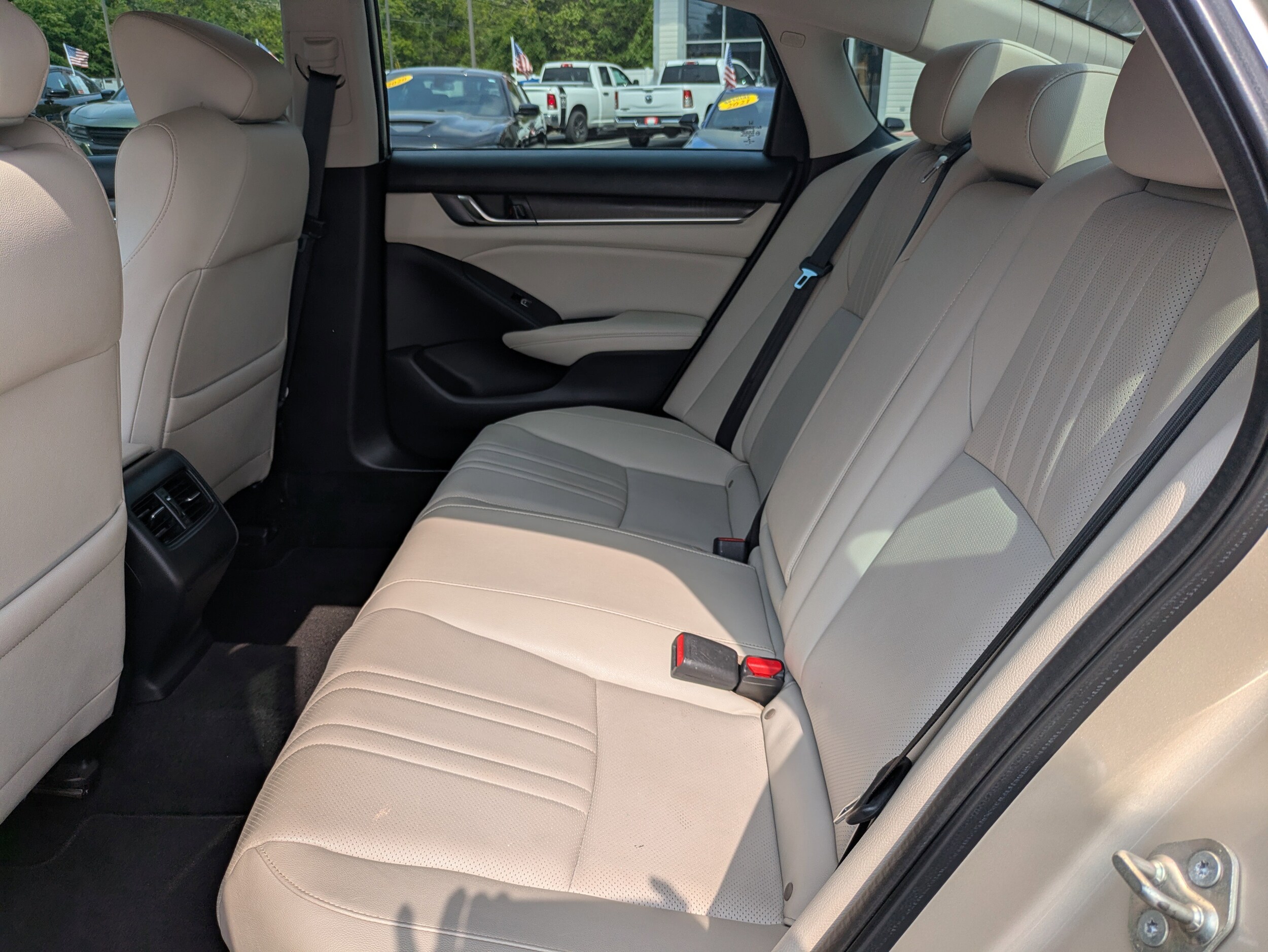Vehicle image 10 of 25