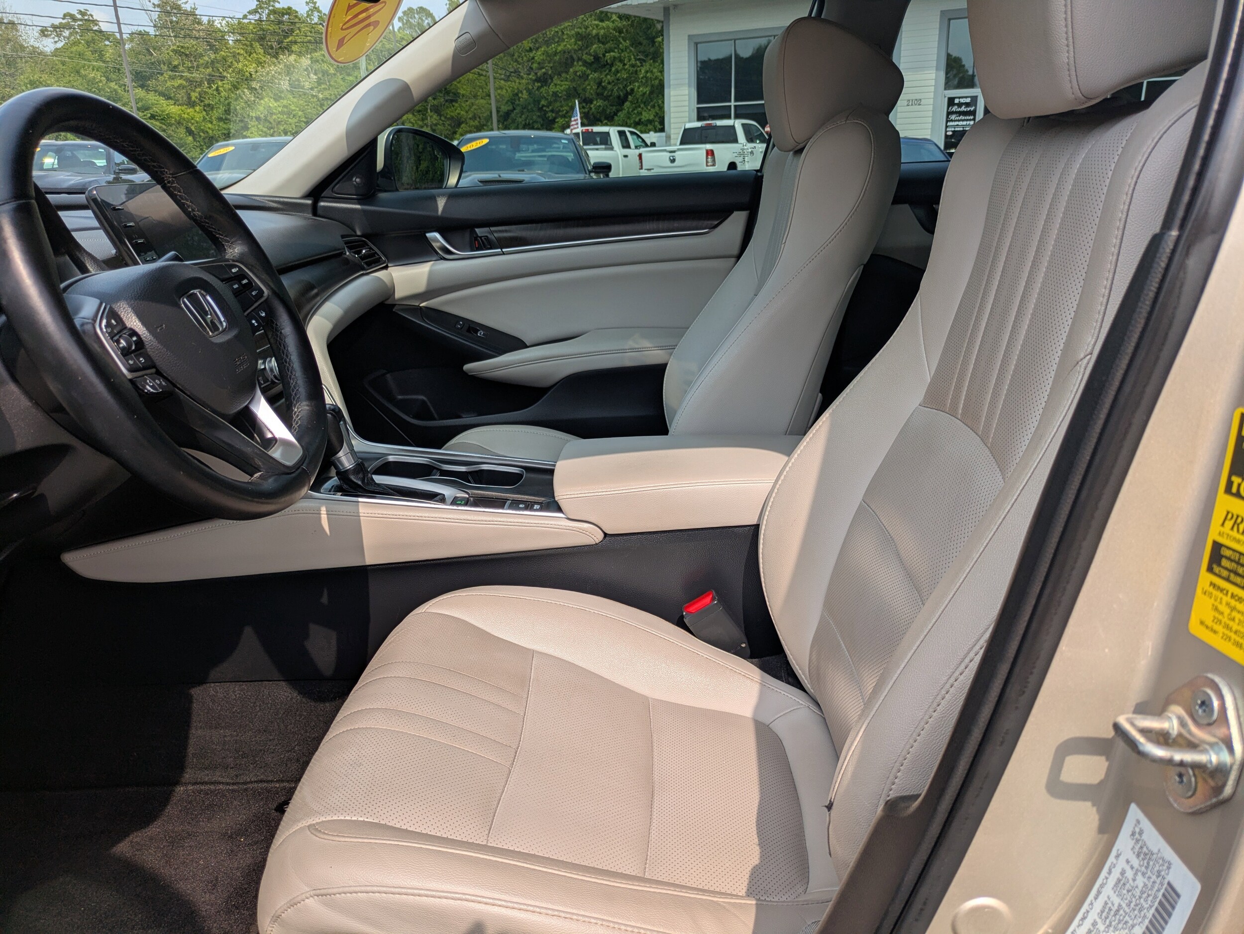 Vehicle image 13 of 25
