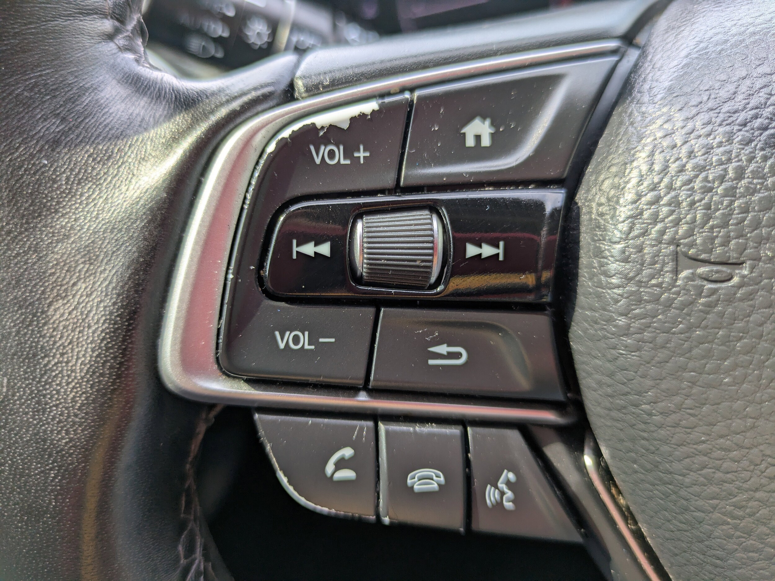 Vehicle image 16 of 25
