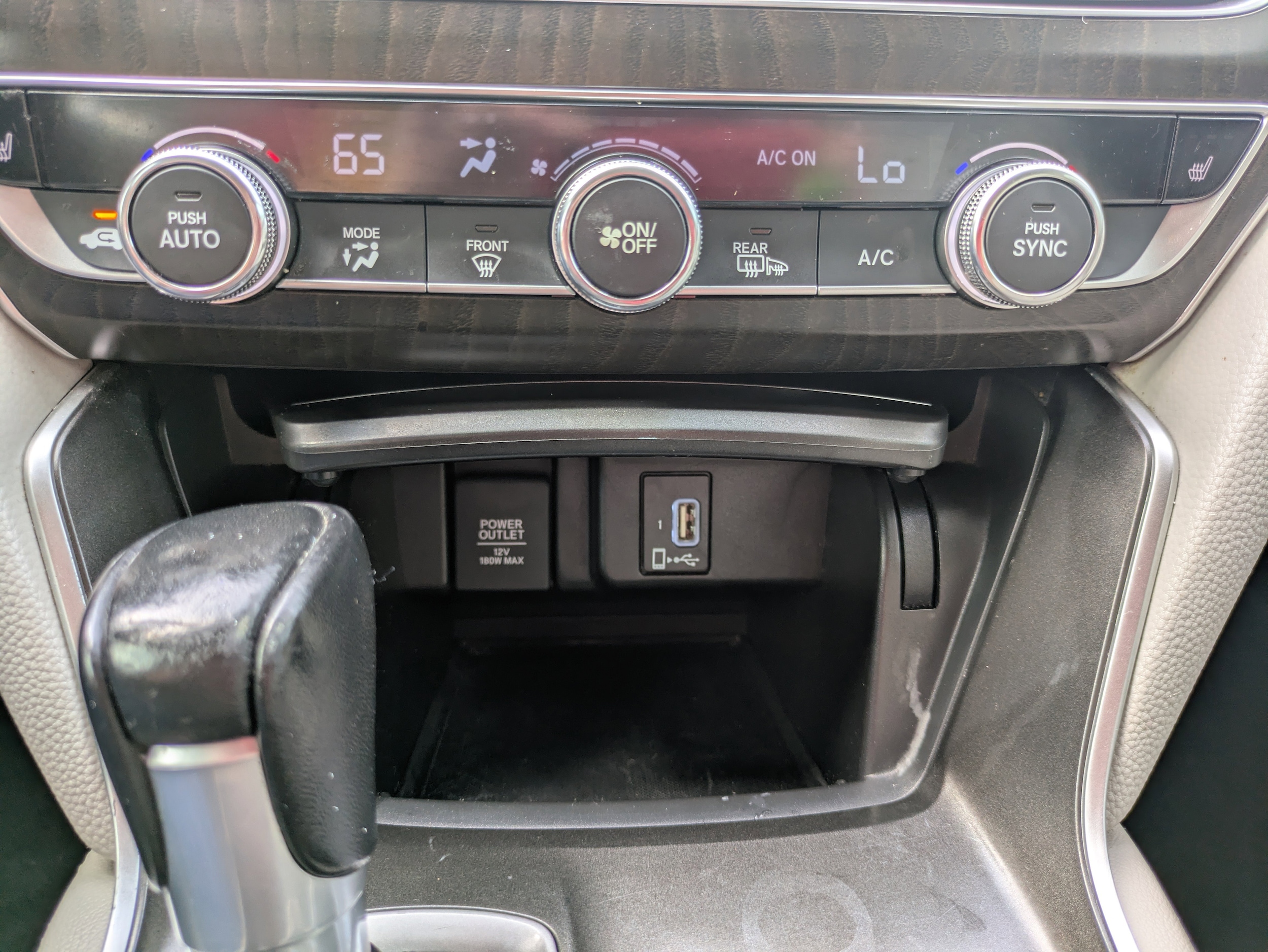 Vehicle image 18 of 25