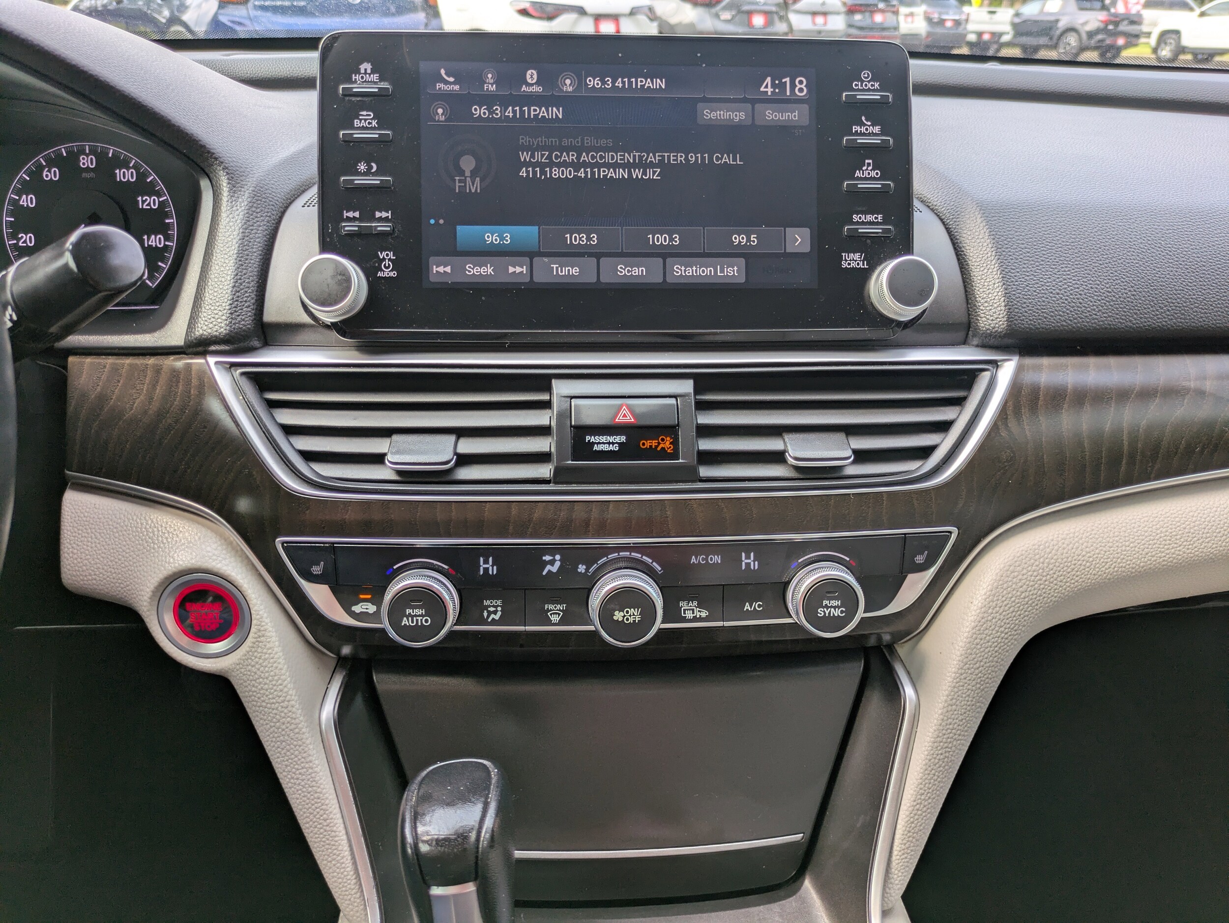 Vehicle image 17 of 25
