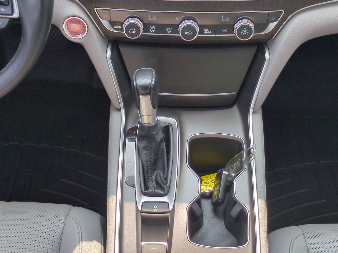 Vehicle image 18 of 32