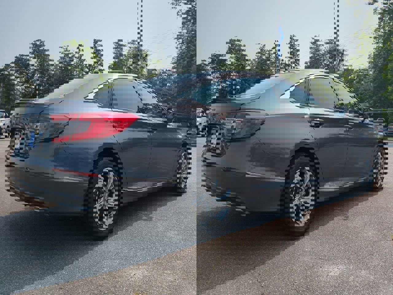 Vehicle image 5 of 32