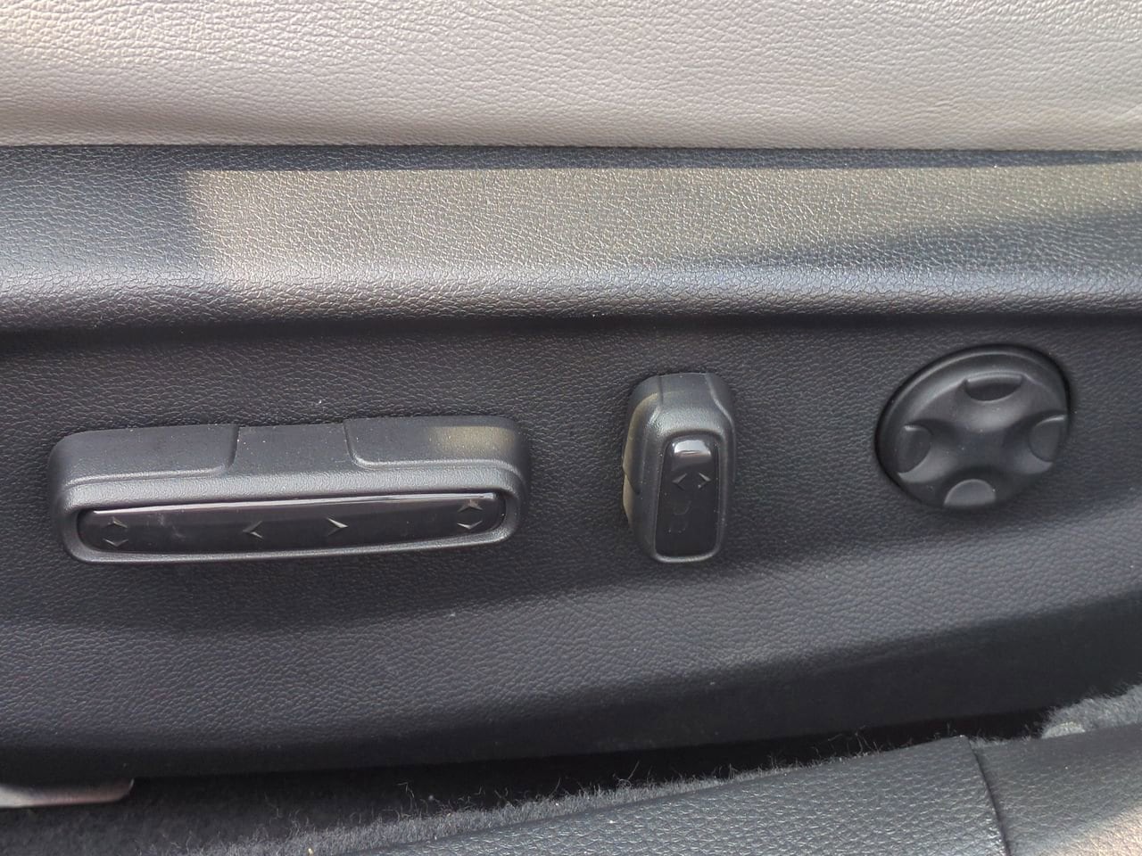 Vehicle image 20 of 32