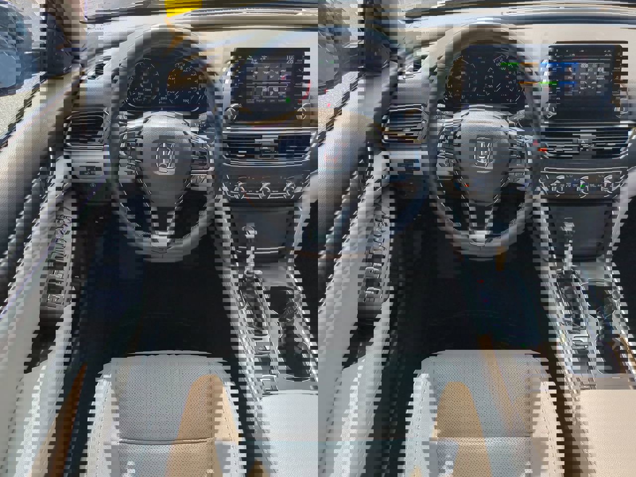 Vehicle image 15 of 32