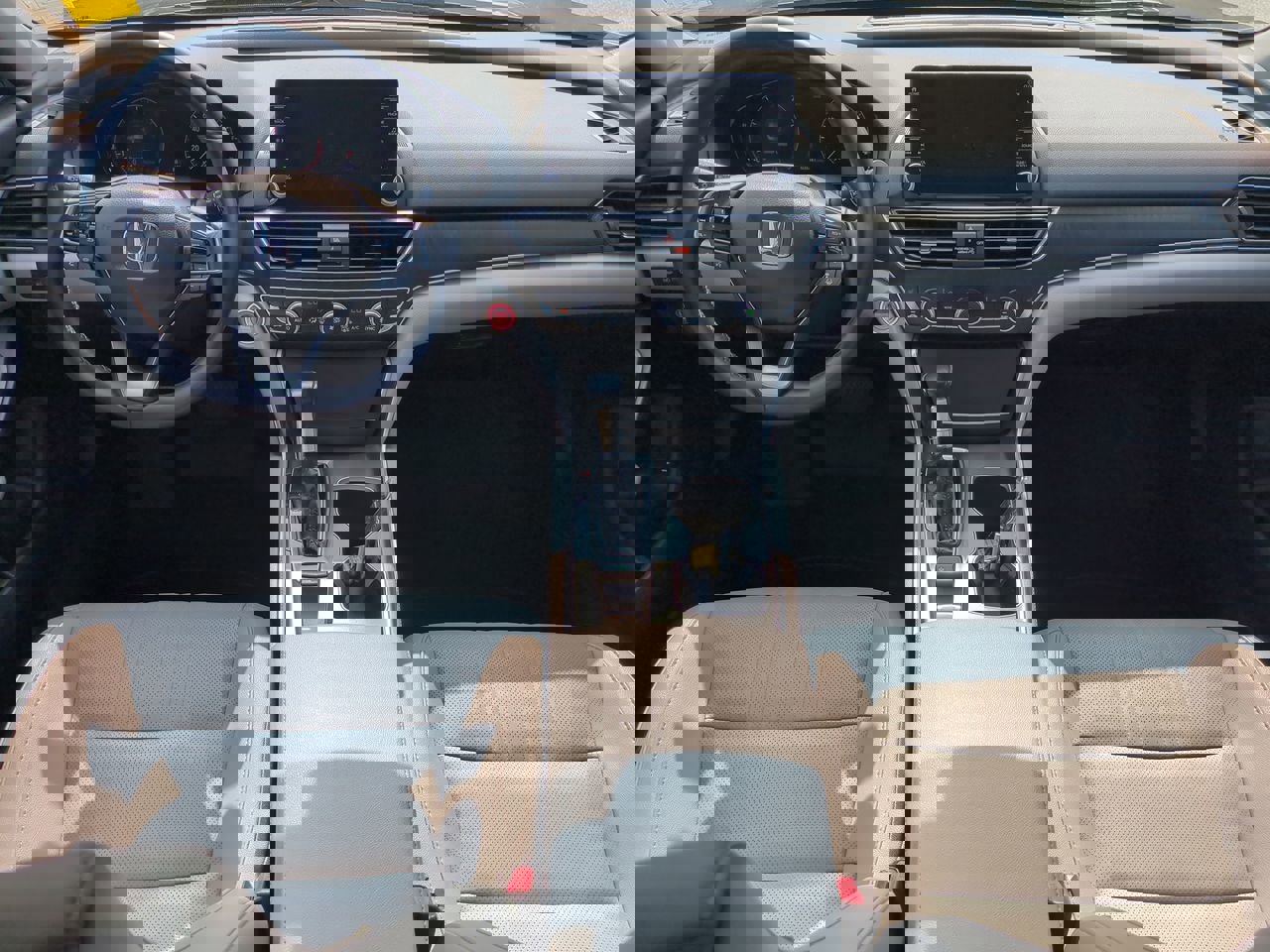 Vehicle image 14 of 32