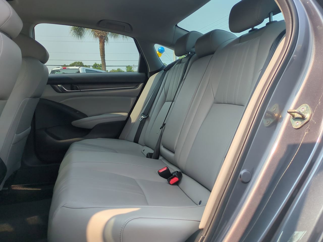 Vehicle image 13 of 32