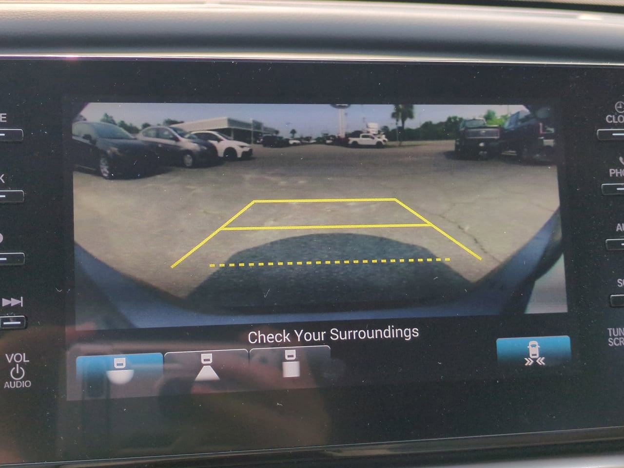 Vehicle image 21 of 32