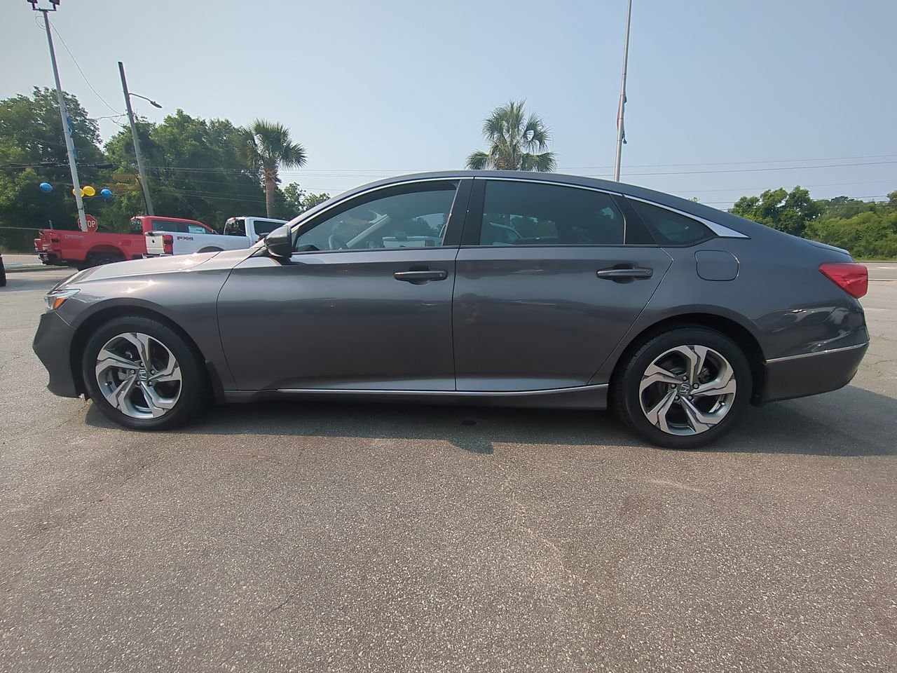 Vehicle image 7 of 32