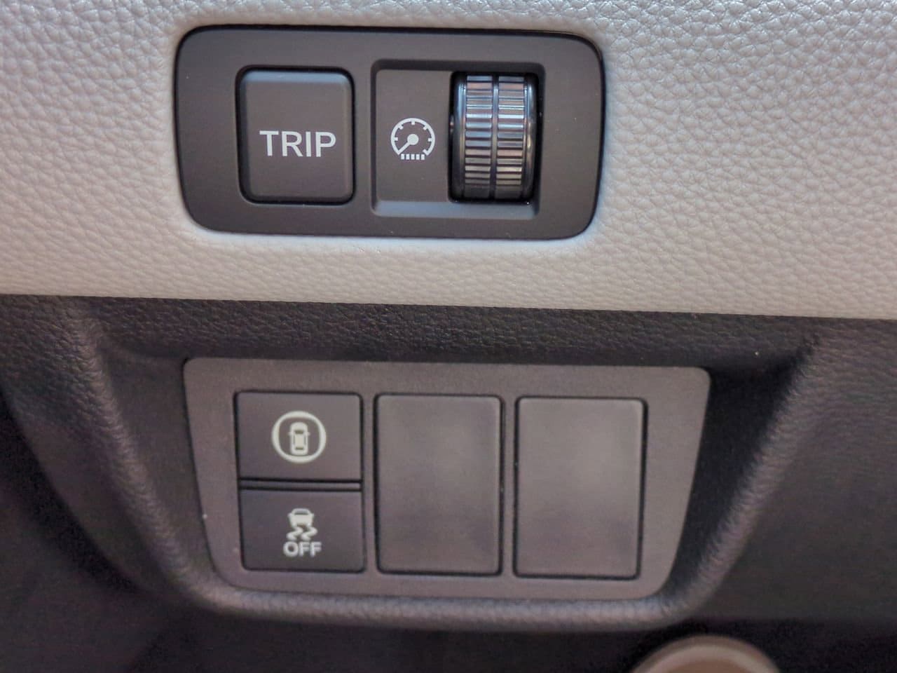 Vehicle image 23 of 32
