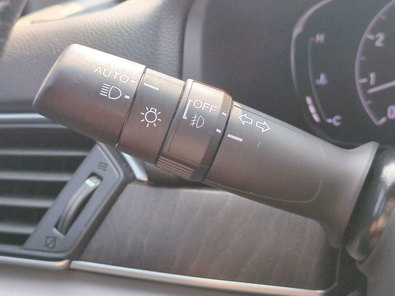 Vehicle image 26 of 32