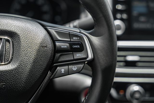 Vehicle image 16 of 40