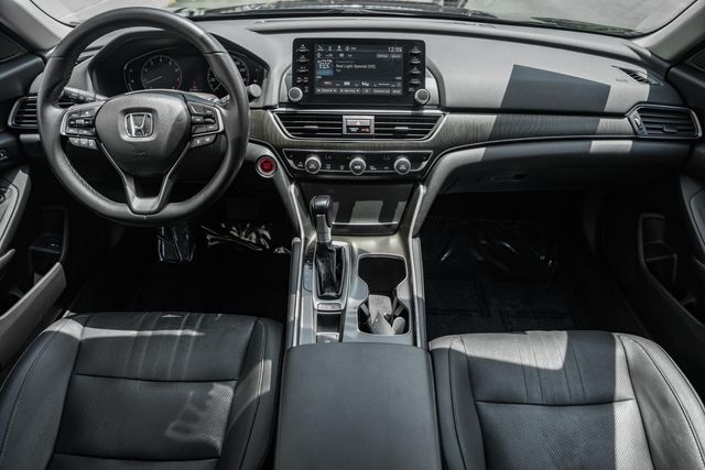 Vehicle image 13 of 40