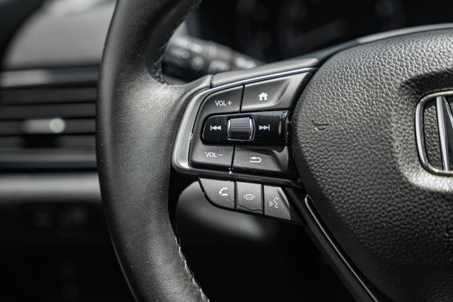Vehicle image 15 of 40