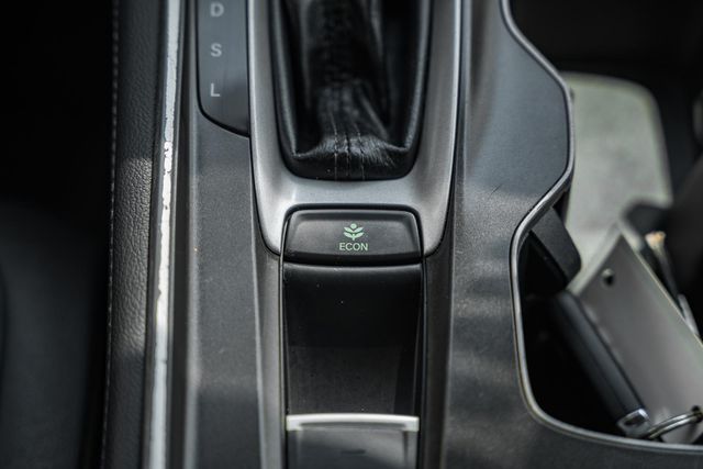Vehicle image 38 of 40