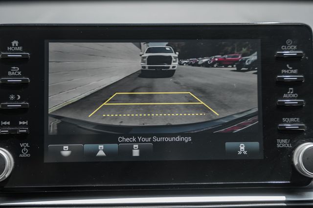 Vehicle image 19 of 40